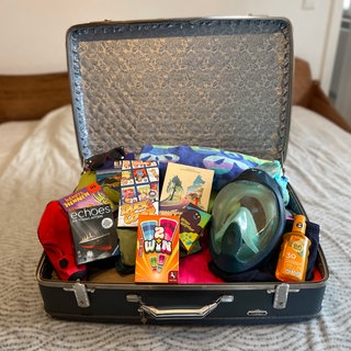 Sechs kleine Kartenspiele und Brettspiele für den Urlaub: So passt viel Spielspaß für die Reise in den Koffer.