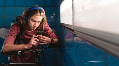 Reizüberflutung vorprogrammiert: Immer und überall am Handy
