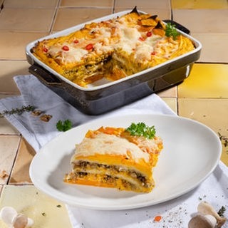 Brot-Lasagne mit Kürbis in einer Auflaufform. Ein SWR1 Pfännle-Rezept zum Motto "Bock auf Brot".