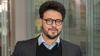 Moderator Nabil Atassi aus dem SWR1 Team. Zu hören in der Talk-Sendung SWR1 Leute - immer 2 Stunden für einen Gast mit interessanten Themen.