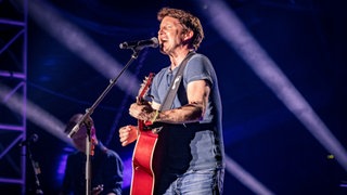 Musiker James Blunt 2022 in Coburg auf der Bühne