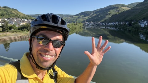 SWR1 Moderator Veit Berthold bei Zell an der Mosel | SWR1 Hitparadeln: Auf dem Weg zur neuen Hitparaden-Stadt