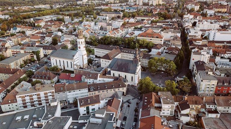 Ein Blick von oben auf die Stadt mit knapp 50.000 Einwohnerinnen und Einwohner: Frankenthal.