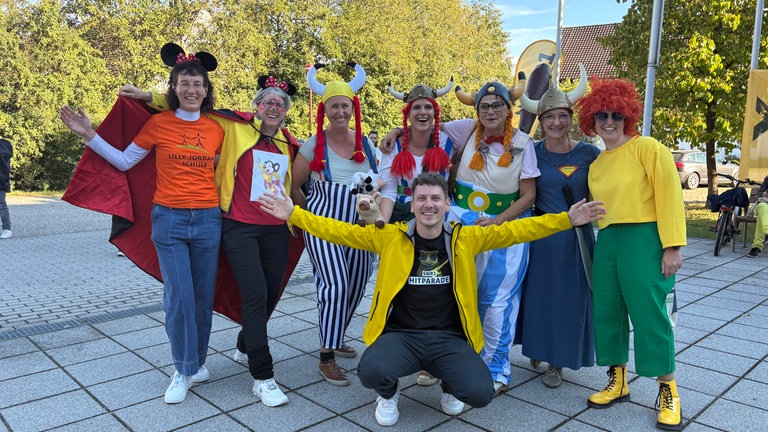 Die Lehrerinnen der Lilly-Jordans-Grundschule in Herbertingen im Landkreis Sigmaringen sind echte Superheldinnen.