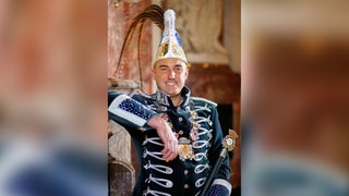 Mannheims Stadtprinz lacht in die Kamera. Stadtprinz bei der Mannheimer Carnevalsgesellschaft Feurio: Für Marco Klein ist 2025 ein großer Traum in Erfüllung gegangen.