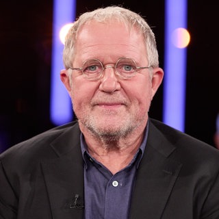 Schauspieler Harald Krassnitzer während einer TV-Show. | SWR1 Leute mit Harald Krassnitzer: Eine Liebe vergisst man nicht