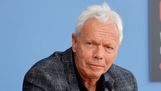 Sportreporter Thomas Kistner während einer Pressekonferenz.
