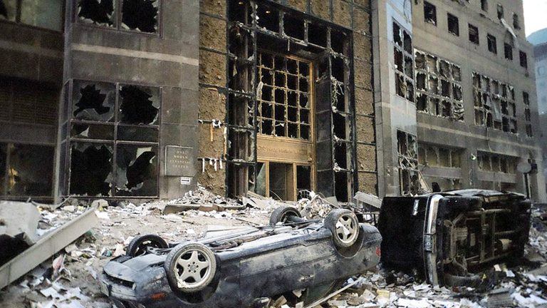 Markus Albrecht aus Heilbronn war in New York, als die am 11. September 2001 die Terroranschläge auf das World Trade Center passierten. In SWR1 Leute erzählt er, wie er als ausgebildeter Sanitäter zum Ersthelfer wurde und die Tage rund um "911" sein Leben veränderten. Seine Bilder dokumentieren diese Zeit.
