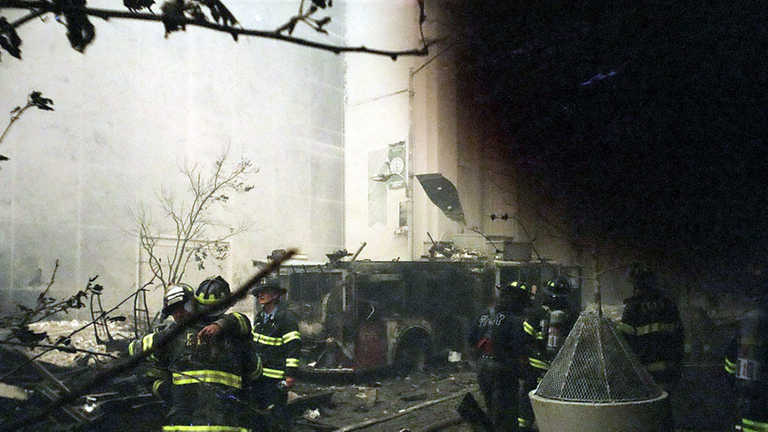 Markus Albrecht aus Heilbronn war in New York, als die am 11. September 2001 die Terroranschläge auf das World Trade Center passierten. In SWR1 Leute erzählt er, wie er als ausgebildeter Sanitäter zum Ersthelfer wurde und die Tage rund um "911" sein Leben veränderten. Seine Bilder dokumentieren diese Zeit.