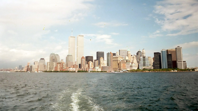 Markus Albrecht aus Heilbronn war in New York, als die am 11. September 2001 die Terroranschläge auf das World Trade Center passierten. In SWR1 Leute erzählt er, wie er als ausgebildeter Sanitäter zum Ersthelfer wurde und die Tage rund um "911" sein Leben veränderten. Seine Bilder dokumentieren diese Zeit.