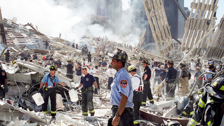 Markus Albrecht aus Heilbronn war in New York, als die am 11. September 2001 die Terroranschläge auf das World Trade Center passierten. In SWR1 Leute erzählt er, wie er als ausgebildeter Sanitäter zum Ersthelfer wurde und die Tage rund um "911" sein Leben veränderten. Seine Bilder dokumentieren diese Zeit.