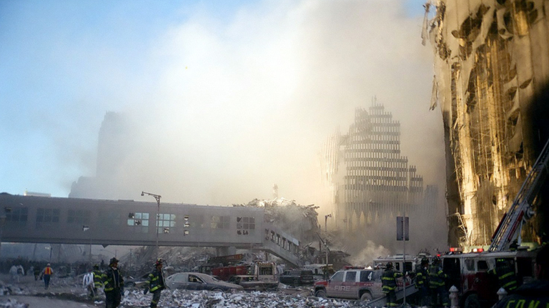 Markus Albrecht aus Heilbronn war in New York, als die am 11. September 2001 die Terroranschläge auf das World Trade Center passierten. In SWR1 Leute erzählt er, wie er als ausgebildeter Sanitäter zum Ersthelfer wurde und die Tage rund um "911" sein Leben veränderten. Seine Bilder dokumentieren diese Zeit.