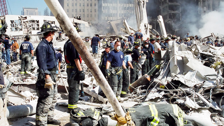 Markus Albrecht aus Heilbronn war in New York, als die am 11. September 2001 die Terroranschläge auf das World Trade Center passierten. In SWR1 Leute erzählt er, wie er als ausgebildeter Sanitäter zum Ersthelfer wurde und die Tage rund um "911" sein Leben veränderten. Seine Bilder dokumentieren diese Zeit.