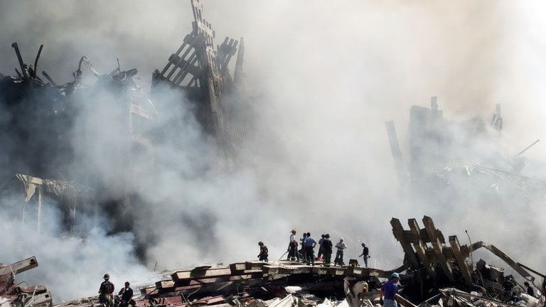 Markus Albrecht aus Heilbronn war in New York, als die am 11. September 2001 die Terroranschläge auf das World Trade Center passierten. In SWR1 Leute erzählt er, wie er als ausgebildeter Sanitäter zum Ersthelfer wurde und die Tage rund um "911" sein Leben veränderten. Seine Bilder dokumentieren diese Zeit.