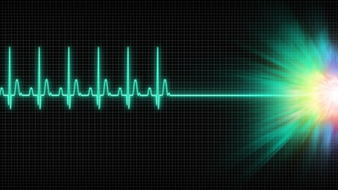 Ein EKG mit einem großen Licht am Ende der Linie. Symbolbild für eine Nahtoderfahrung.