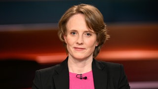 Direktorin des Zentrums für Osteuropa- und internationale Studien, Gwendolyn Sasse, schaut freundlich in die Kamera. 