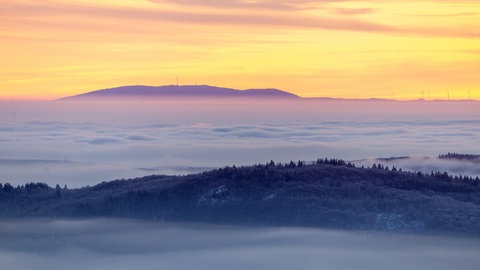 Die Kalmit ist amtlich einen Meter höher als bisher | Blick auf den Donnersberg