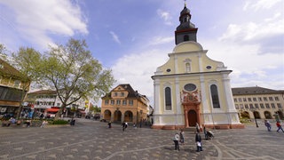 Hier wird das Gläserne Studio 2026 stehen: Rathausplatz in Frankenthal.