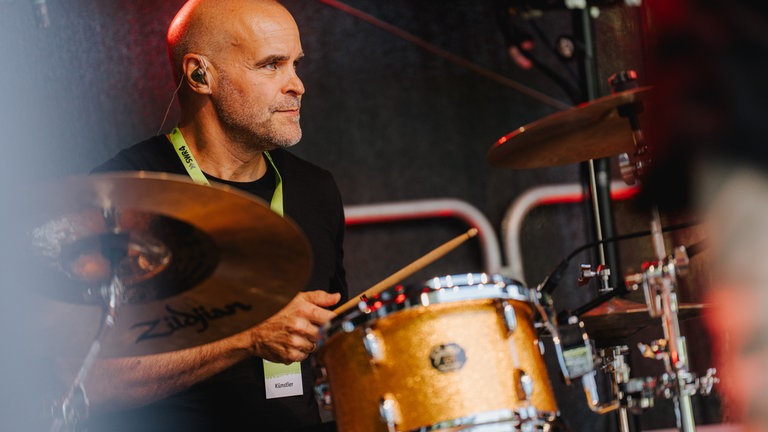 Der Guitarman und die ThomFreds auf der Bühne im Bürgerpark in Wörth beim SWR4 Festival