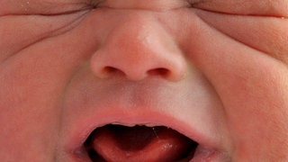 Ein Baby schreit