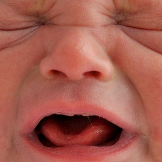 Ein Baby schreit