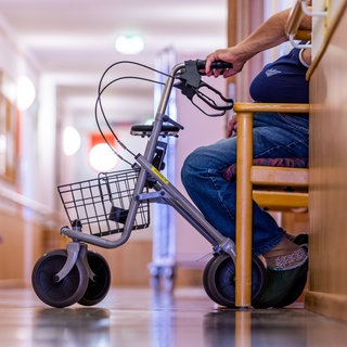 Hohe Kosten für Plätze in Pflegeeinrichtungen: Warum sind die Preise in BW und RLP noch teurer als im Bundesdurchschnitt? 