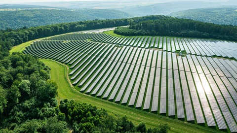 Größter Solarpark der EnBW in Baden-Württemberg: Diese Photovoltaik-Anlage in Gickelfeld in Külsheim kann rund 11.000 Haushalte mit Ökostrom versorgen.
