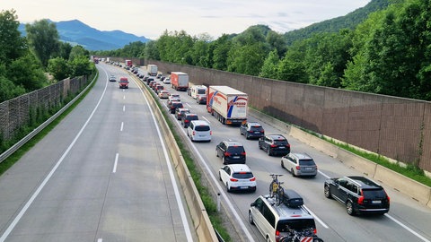 Stau auf der Autobahn an Pfingsten