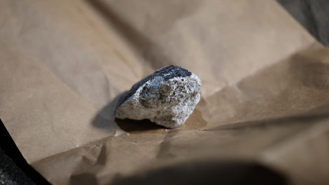 Ein Meteorit ist im Koblenzer Stadtteil Hüls in ein Hausdach eingeschlagen.