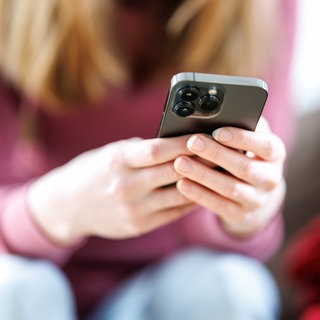 Wenn der Handy-Empfang dauerhaft schlecht ist, kann man Mobilfunkvertrag vorzeitig kündigen.