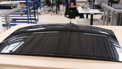 Forschende des Fraunhofer Instituts für solare Energeiesysteme (ISE) haben ein Solar-Autodach entwickelt.