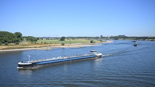 Das Niedrigwasser auf dem Rhein und anderen Flüssen könnte das Wirtschaftswachstum bremsen.