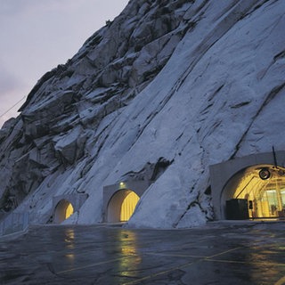 Eingang zum Granite Mountain Records Vault, der in den Ausläufern der Berge rund um das Salt Lake Valley liegt.