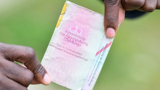 Ein Ausweisdokument mit der Aufschrift "Aussetzung der Abschiebung (Duldung)"