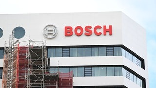 Die Geschäftszentrale von Bosch in Gerlingen. Das Unternehmen verzeichnet für das Jahr 2024 einen deutlichen Gewinneinbruch.