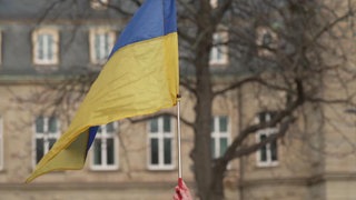 Die Flagge der Ukraine - wegen des russischen Angriffskriegs leben in RLP viele Geflüchtete. 