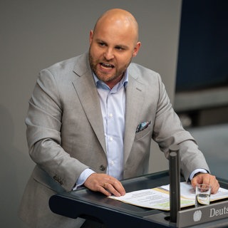 Markus Frohnmaier, Landesvorstand der AfD Baden-Württemberg, spricht im Bundestag. Er soll der AfD-Spitzenkandidat für die Landtagswahl 2026 werden.