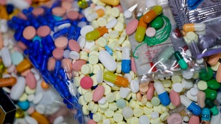 Die Sucht nach Schmerzmitteln wie Fentanyl und Oxycontin - sogenannten Opioiden - ist ein großes Problem.