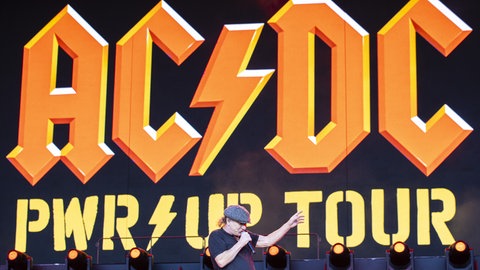 Sänger Brian Johnson tritt beim Konzert der Band ACDC auf.