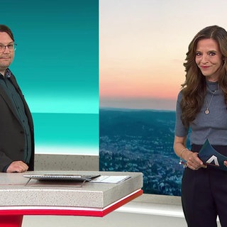 Nachrichtensprecherin Stephanie Haiber mit SWR-Bahnexperte Frieder Kümmerer im Studio
