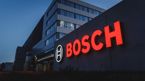 Schriftzug an einer Fabrik der Robert Bosch GmbH