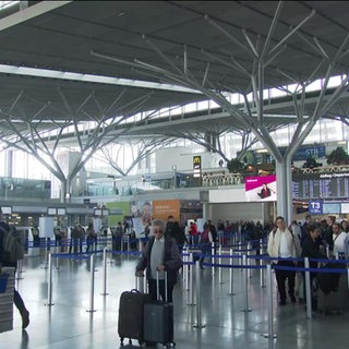 Menschen am Stuttgarter Flughafen