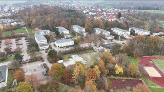 Das Gelände der LEA Ellwangen aus der Vogelperspektive: In den Gebäuden waren anfangs bis zu 5.000 Geflüchtete untergebracht (Archivbild).