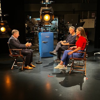 Kriminologe Dirk Baier im Gespräch mit SWR-Redakteurin Alexandra Gondorf und SWR-Redakteur Henning Otte