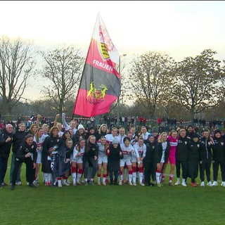 Die Spielerinnen des VfB Stuttgart posieren für ein Gruppenbild