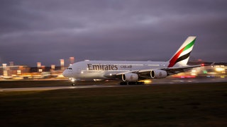 Die Landesregierung will die arabische Airline Emirates nach Stuttgart holen. Die Golfregion sei für BW-Unternehmen außenwirtschaftlich immer wichtiger.