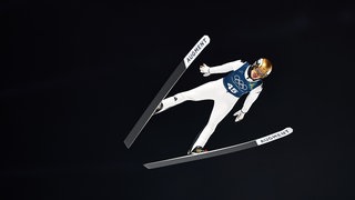 Olympia, Olympische Winterspiele Mailand Cortina 2026, Skispringen, Männer, Normalschanze, Training, Philipp Raimund (Deutschland) in Aktion.