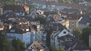 Blick von oben auf Häuser in Stuttgart: Fast jede fünfte Mietwohnung des Landes steht leer. 