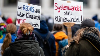 Demonstration von Fridays for Future: Das Thema Klimawandel ist für weniger Jugendliche wichtiger als noch 2021.