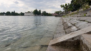 Der Bodensee führt derzeit so wenig Wasser wie selten um diese Jahreszeit.
